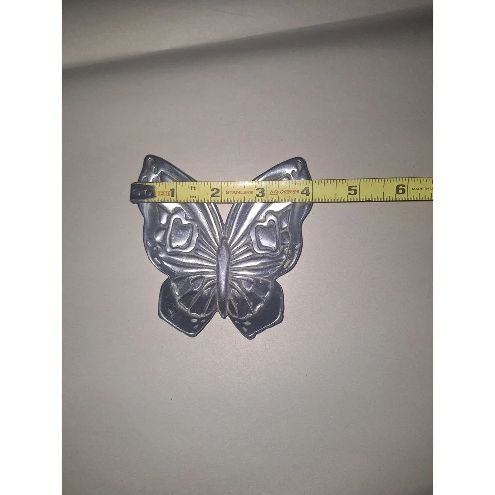 Unknown silver tone